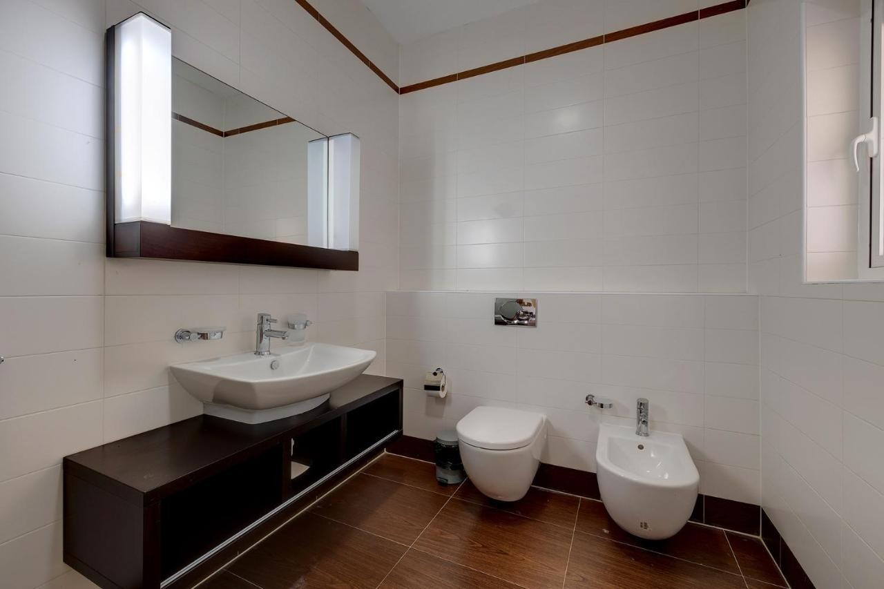 Seafront Lux Apart Inc Pool, Upmarket Area Sliema Bagian luar foto